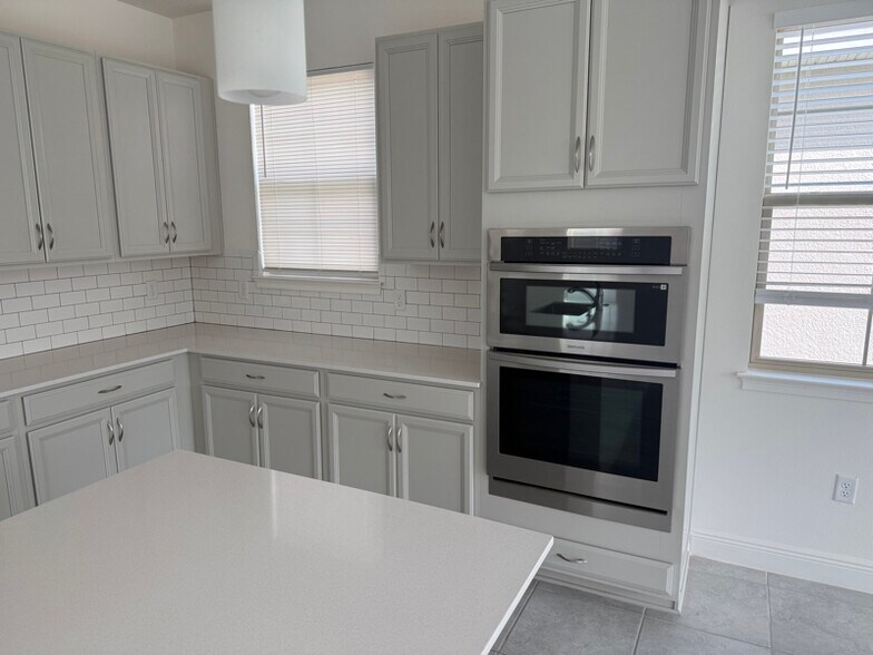 Building Photo - 7537 Wing Span Wy