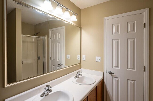Building Photo - 3100 Pebble Creek Ln