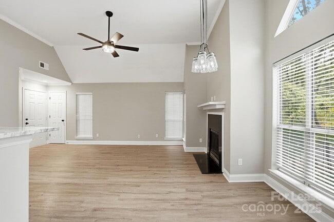 Building Photo - 2500 Cranbrook Ln