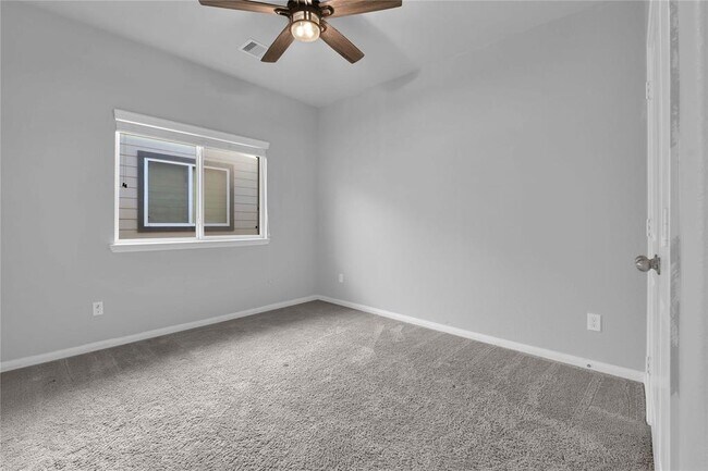 Building Photo - 13010 Laura Lake Dr