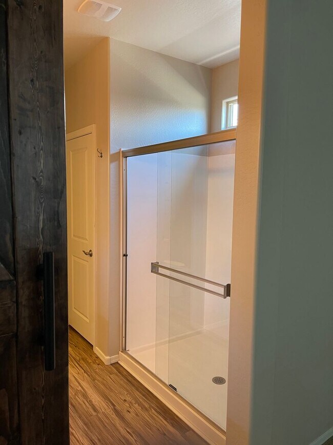 Building Photo - COMING SOON! Recently Remodeled 3 Bedroom,...