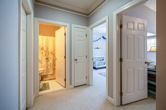 Building Photo - Bright and Modern Home with Prime Commuter...