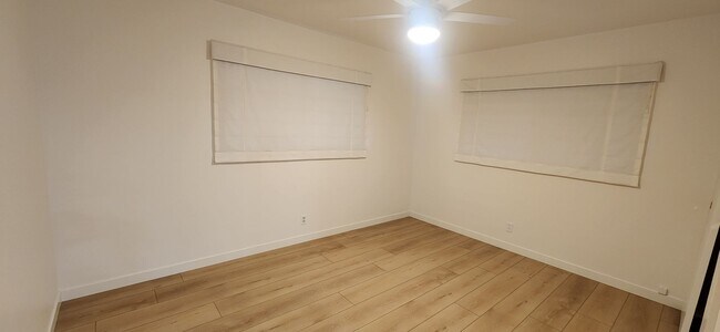 Building Photo - 3 Bedroom 1 Bathroom Charmer in Hollywood ...