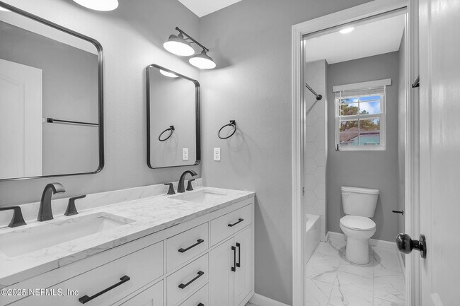 Building Photo - 150 Logrono Ct