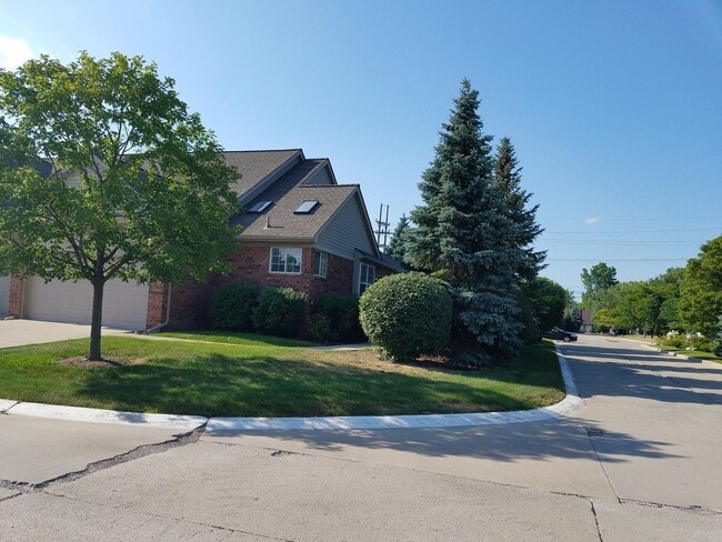 Building Photo - 5476 Victory Cir