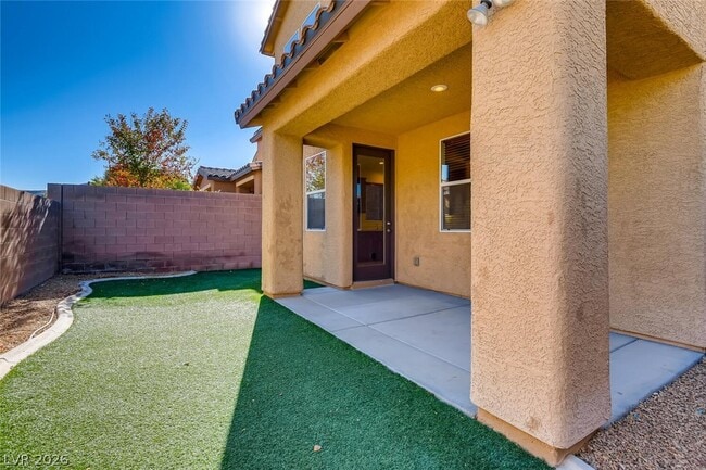 Building Photo - 6584 Holly River St