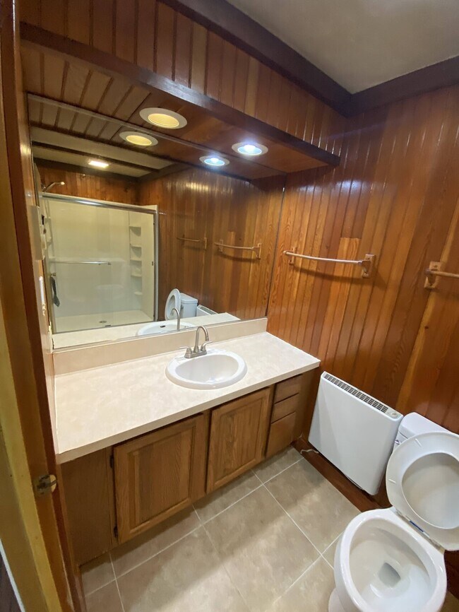 Building Photo - Chestnut Grove Village 17, 18, 19