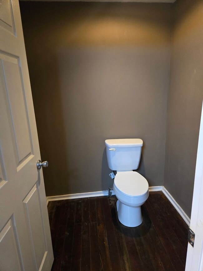 Building Photo - FOR RENT centrally located and convenient to Downtown! Available NOW!