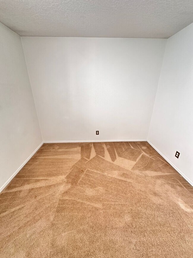 Building Photo - Move in Special 1/2 off 1st month rent! 3 Bedroom 2 Bath 2 Car Garage w/ Fenced in Yard
