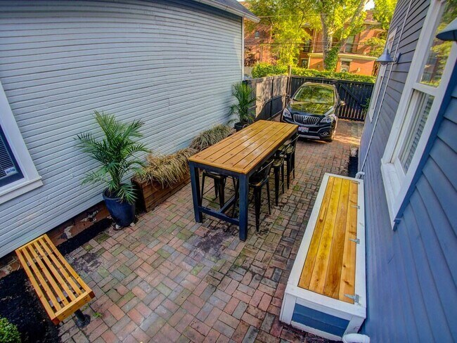 Building Photo - 95 Hull Aly