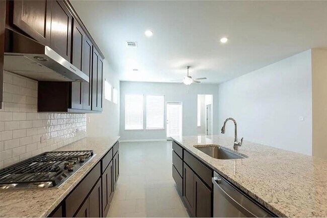 Building Photo - 135 Horseshoe Cove