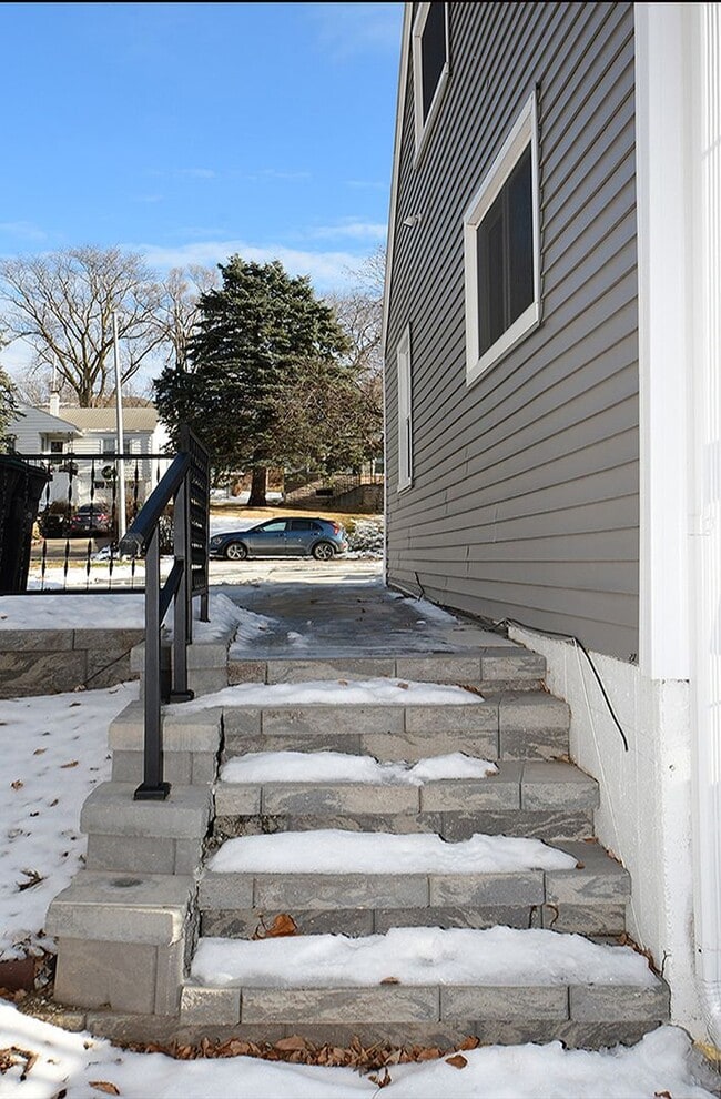 Building Photo - Cute Bungalow