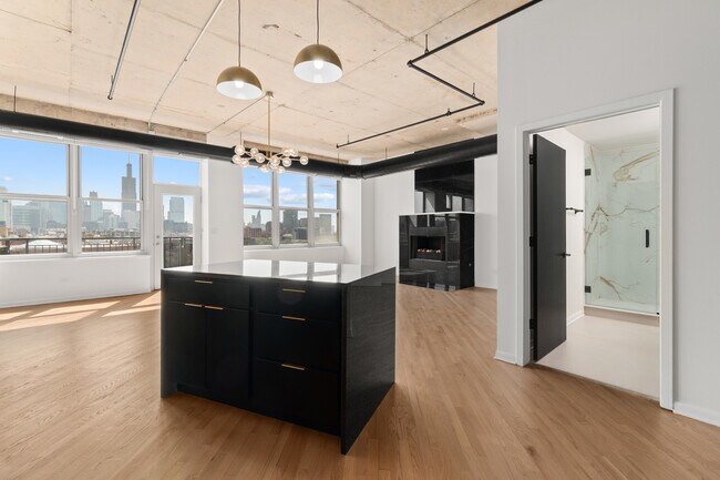 Building Photo - 6 S Laflin St