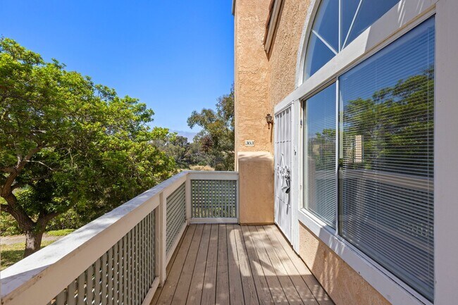 Building Photo - BRAND NEWLY RENOVATED 3BD/2BA Condo in the...