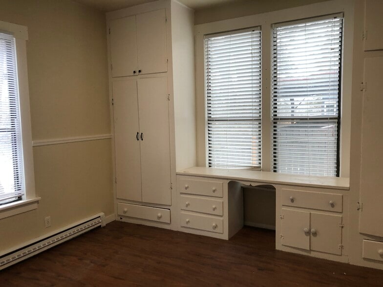 Building Photo - 415 NE Howard St