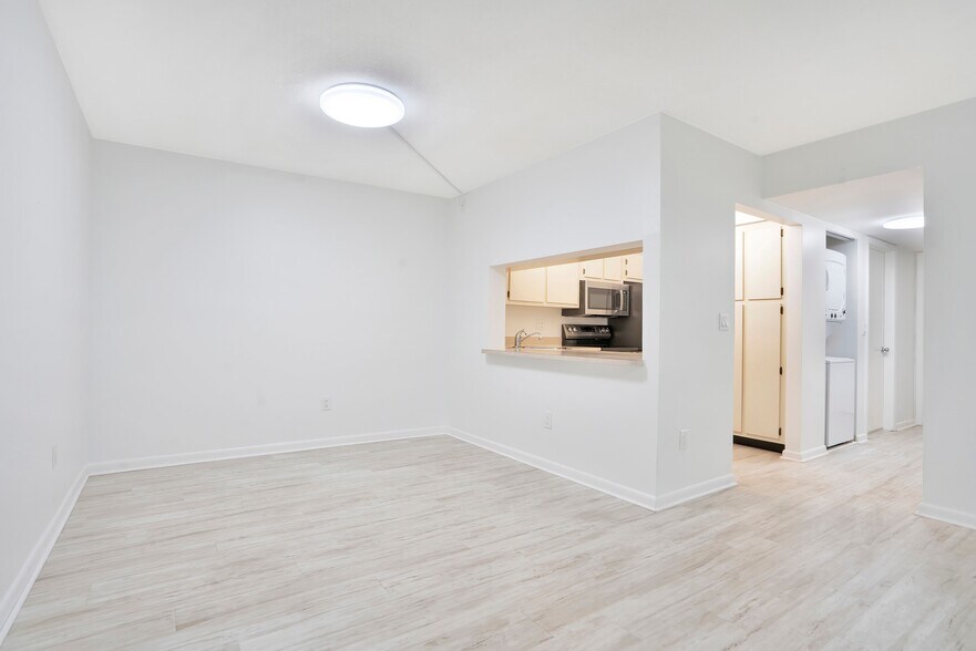 Building Photo - 9610 Green Cypress Ln