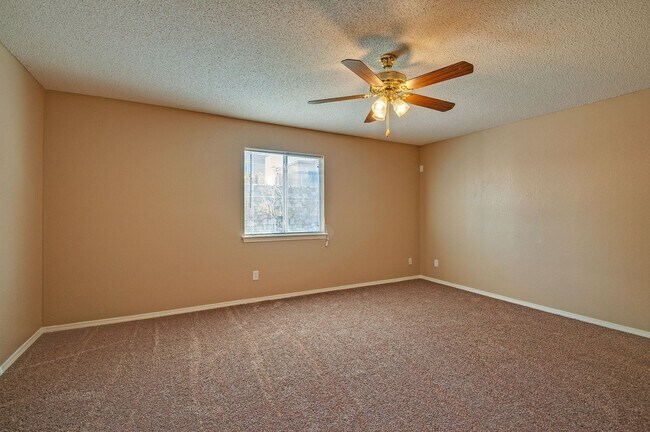 Building Photo - Gorgeous and Spacious Eastside Home for Rent with Refrigerated Air!