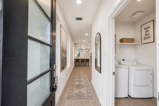 Building Photo - 27439 Sunterra Village Dr
