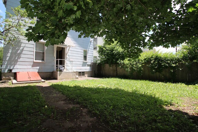 Building Photo - 198 Blatchley Ave