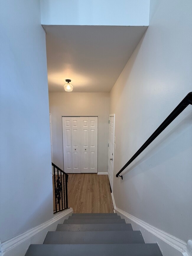 Building Photo - 205 Mardale Dr