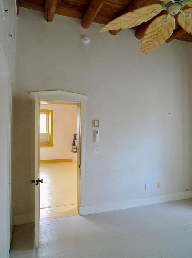 Building Photo - 573 W San Francisco St