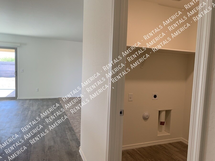 Building Photo - 2569 N Agave Ln