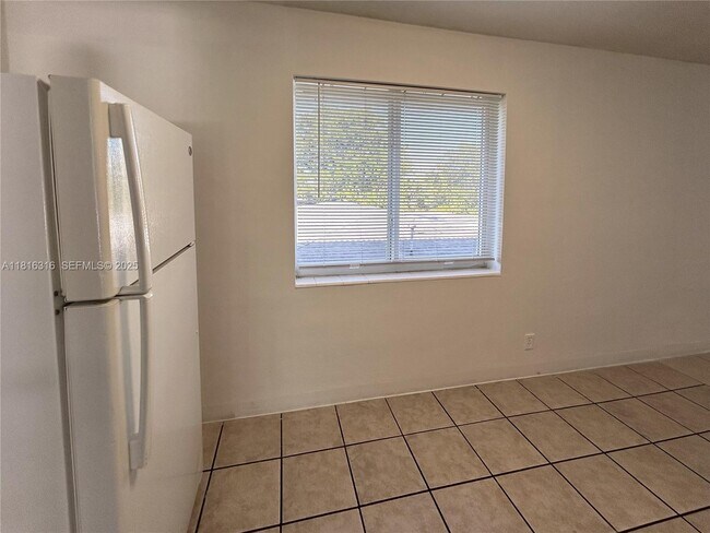 Building Photo - 3049 NW 9th Ave