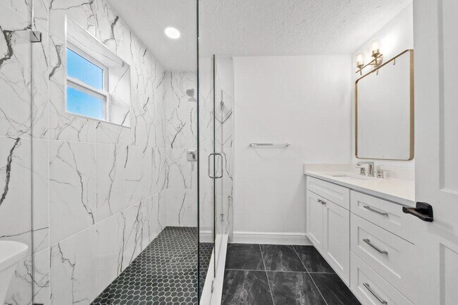 Building Photo - 2416 N W Everglades Blvd