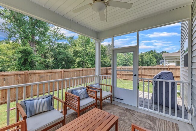 Building Photo - Spacious 3-Bedroom Home for Rent in Knight...