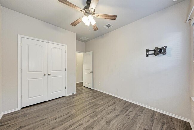 Building Photo - 136 Finley St