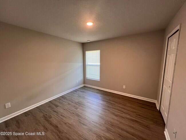 Building Photo - 537 Cooper Ct