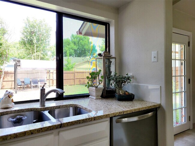 Building Photo - 5526 Excalibur Dr