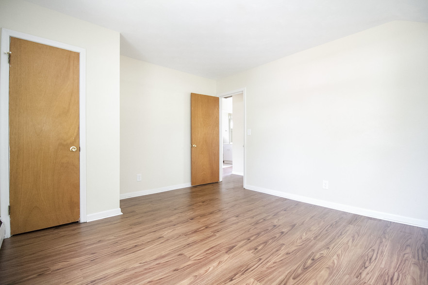 Building Photo - 3350 Beaumont Dr