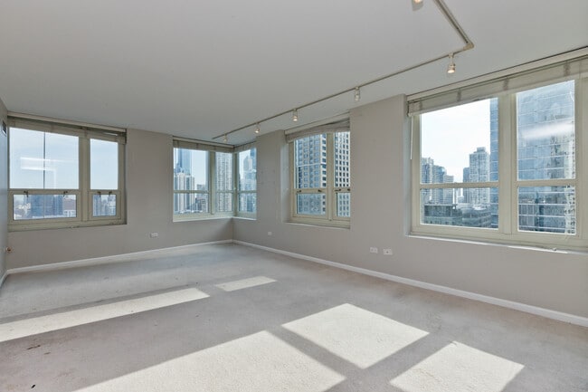 Building Photo - 345 N La Salle Dr