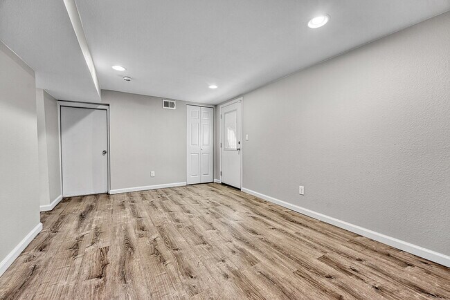 Building Photo - $1,250 1 bed, 1 bath Condo in Denver.