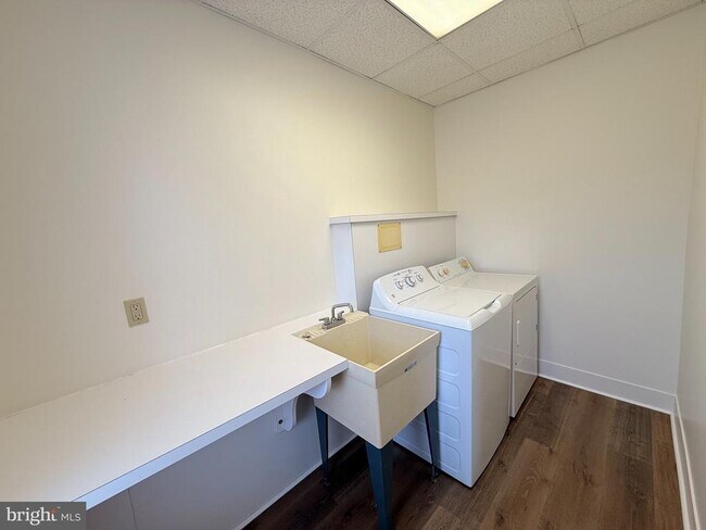 Building Photo - 49 S Fourth St