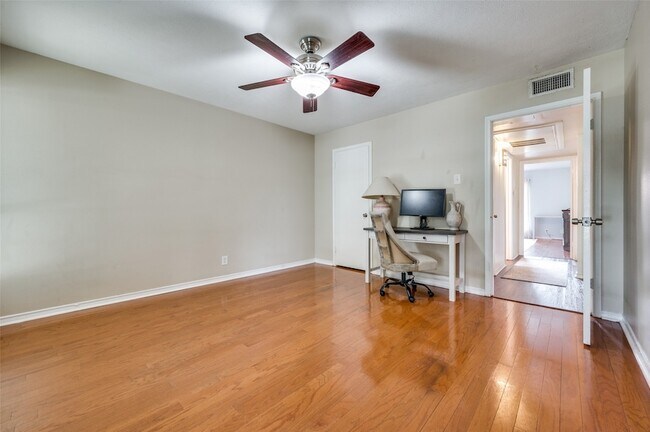 Building Photo - 10029 Regal Park Ln