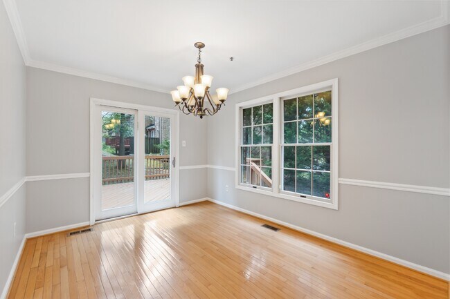 Building Photo - 9401 Rosmarin Way