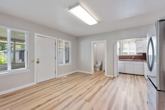 Building Photo - 3 BR Home near Springwater Trail and Powel...