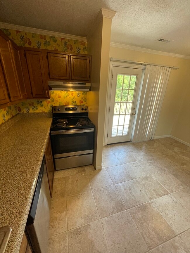Building Photo - 2BD 2BA Townhome