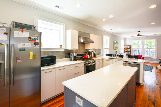 Building Photo - Fully Furnished Home in Downtown Charleston