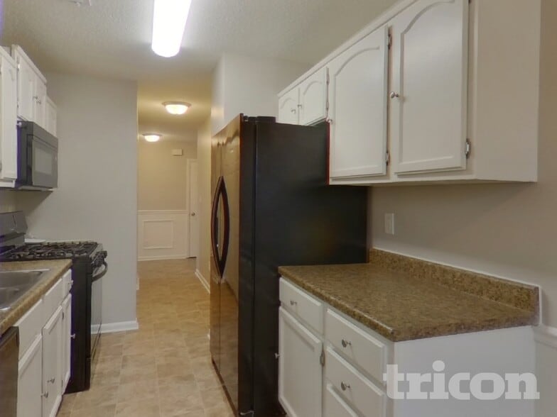 Building Photo - 6027 Running Deer Rd