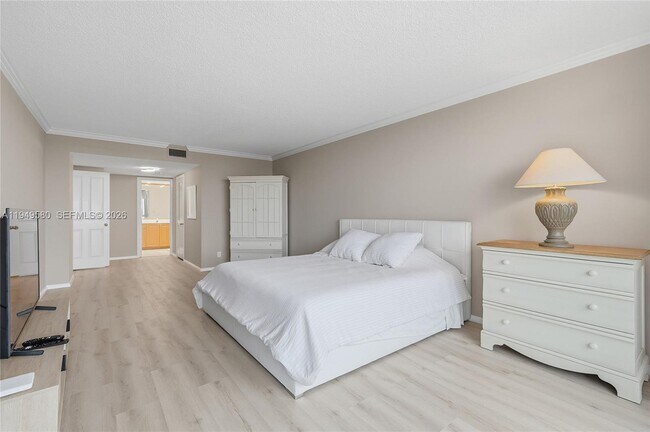 Building Photo - 2100 S Ocean Ln