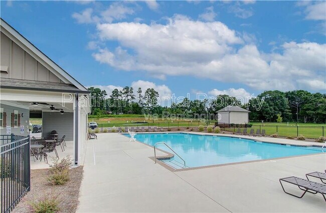 Building Photo - 4579 Silver Oak Dr SW