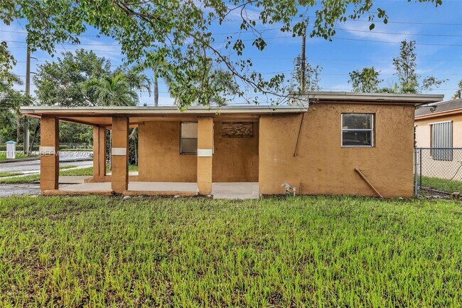 Building Photo - 2800 NW 6th Ct