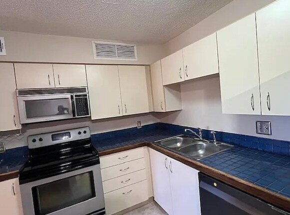 Building Photo - 465 Forestway Cir