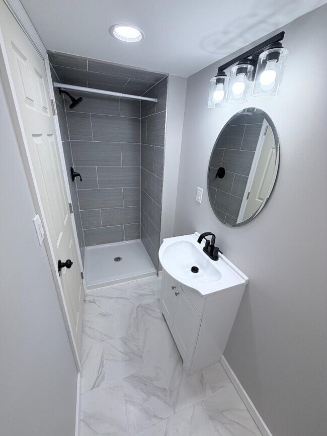 Building Photo - 5425 Whitlock Rd