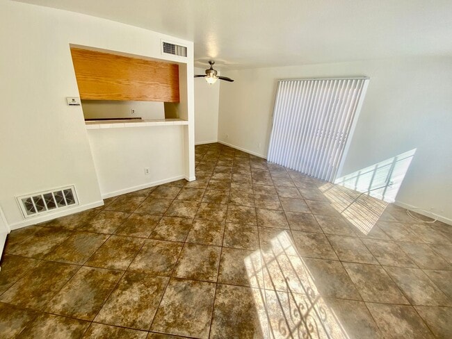 Building Photo - MOVE IN SPECIAL 3 Bedroom 1 Bathroom in Hallcraft Villas