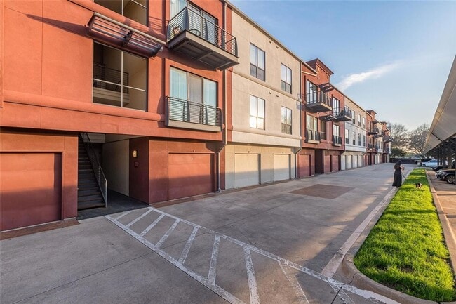 Building Photo - 4605 Cedar Springs Rd