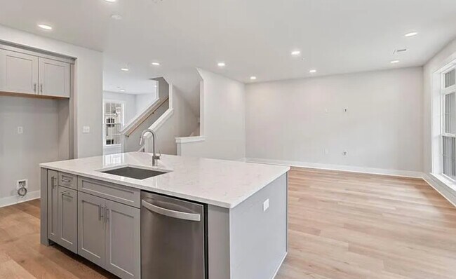 Building Photo - 405 Cranford Way